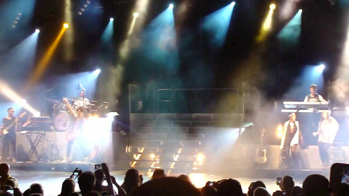Entrance and All Night Long- Demi Lovato 04394