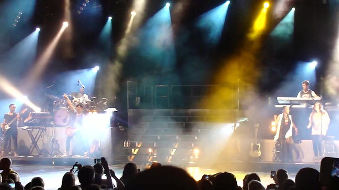 Entrance and All Night Long- Demi Lovato 04399