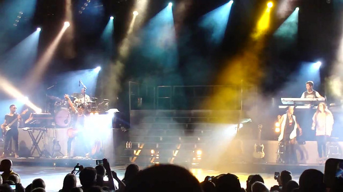 Entrance and All Night Long- Demi Lovato 04401