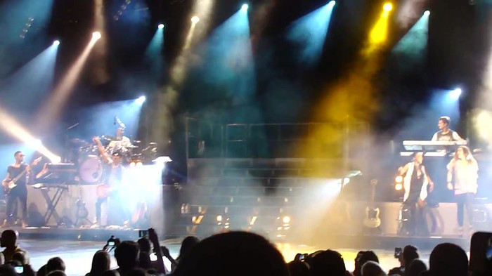 Entrance and All Night Long- Demi Lovato 04408