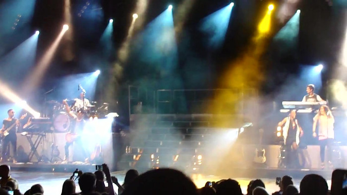 Entrance and All Night Long- Demi Lovato 04411