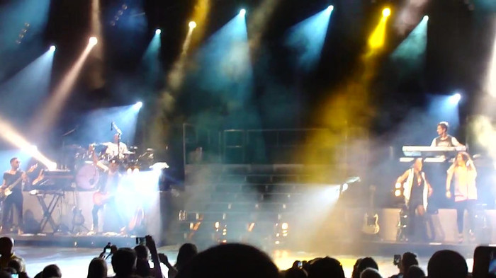 Entrance and All Night Long- Demi Lovato 04413