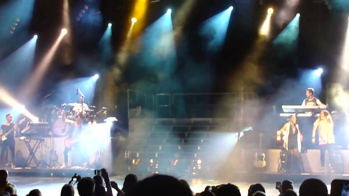 Entrance and All Night Long- Demi Lovato 04418