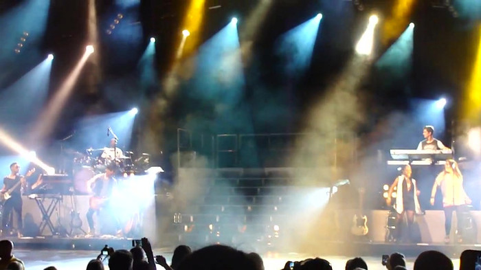 Entrance and All Night Long- Demi Lovato 04427