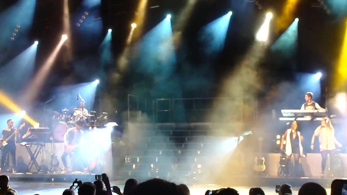 Entrance and All Night Long- Demi Lovato 04432