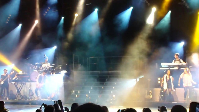 Entrance and All Night Long- Demi Lovato 04434