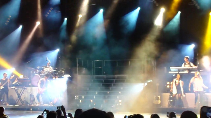 Entrance and All Night Long- Demi Lovato 04436