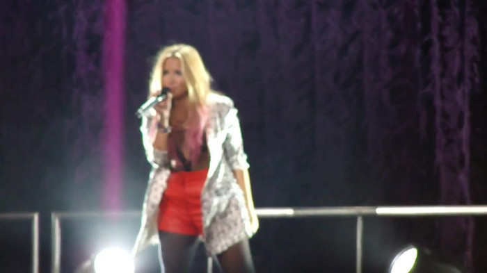Entrance and All Night Long- Demi Lovato 05583 Entrance and All Night Long- Demi Lovato 05583