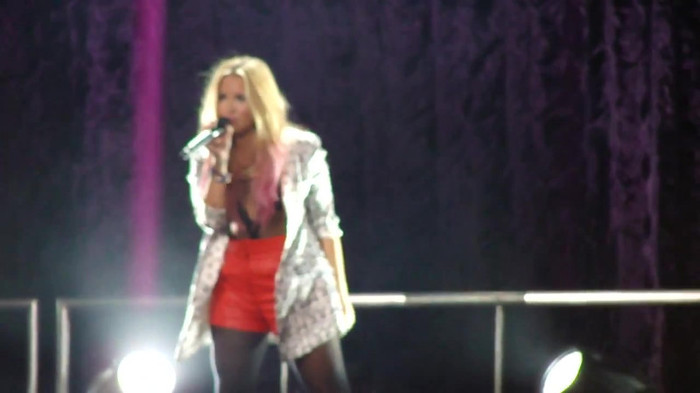 Entrance and All Night Long- Demi Lovato 05586 Entrance and All Night Long- Demi Lovato 05586