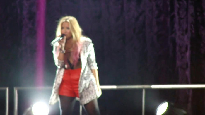Entrance and All Night Long- Demi Lovato 05589 Entrance and All Night Long- Demi Lovato 05589