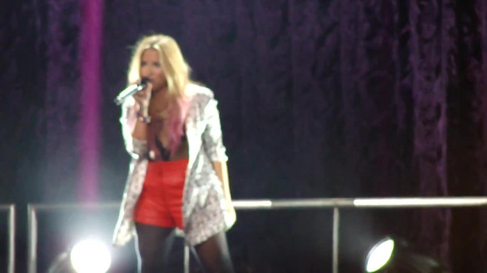Entrance and All Night Long- Demi Lovato 05591 Entrance and All Night Long- Demi Lovato 05591
