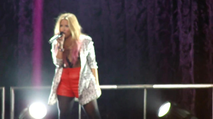 Entrance and All Night Long- Demi Lovato 05593 Entrance and All Night Long- Demi Lovato 05593
