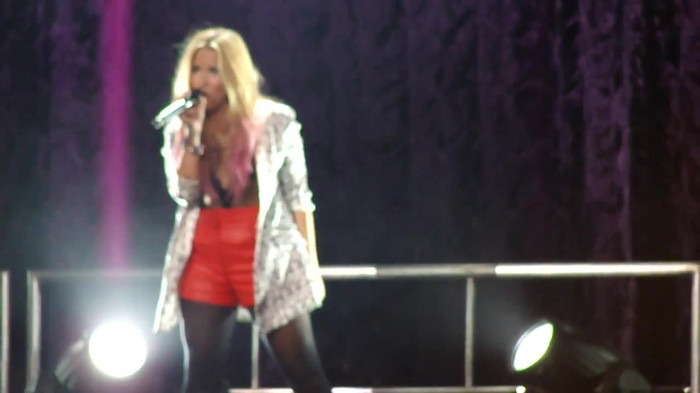 Entrance and All Night Long- Demi Lovato 05596 Entrance and All Night Long- Demi Lovato 05596