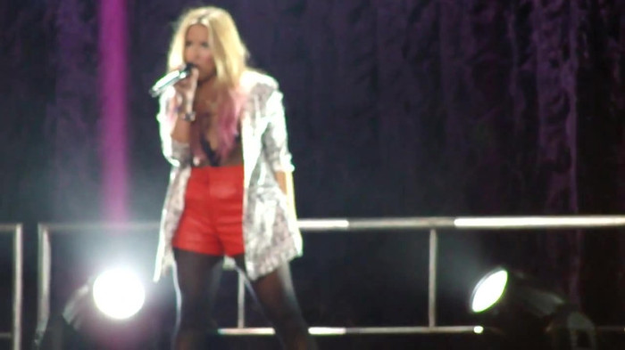 Entrance and All Night Long- Demi Lovato 05602 Entrance and All Night Long- Demi Lovato 05602