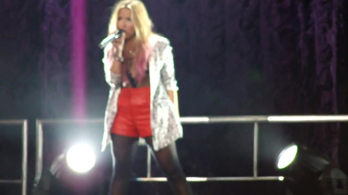 Entrance and All Night Long- Demi Lovato 05609 Entrance and All Night Long- Demi Lovato 05609