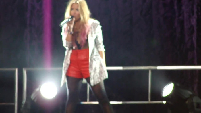 Entrance and All Night Long- Demi Lovato 05613 Entrance and All Night Long- Demi Lovato 05613