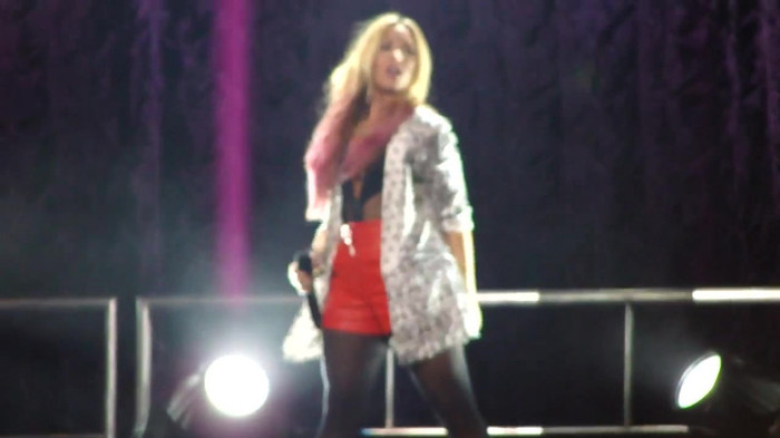 Entrance and All Night Long- Demi Lovato 05634 Entrance and All Night Long- Demi Lovato 05634