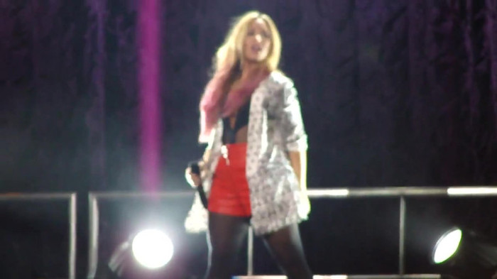 Entrance and All Night Long- Demi Lovato 05636 Entrance and All Night Long- Demi Lovato 05636