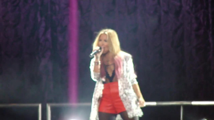 Entrance and All Night Long- Demi Lovato 05672 Entrance and All Night Long- Demi Lovato 05672