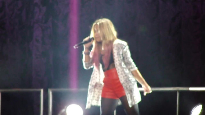 Entrance and All Night Long- Demi Lovato 05805 Entrance and All Night Long- Demi Lovato 05805