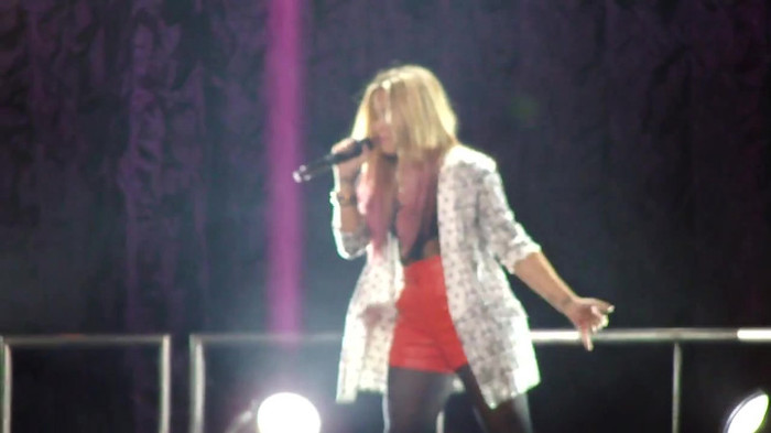 Entrance and All Night Long- Demi Lovato 05810 Entrance and All Night Long- Demi Lovato 05810