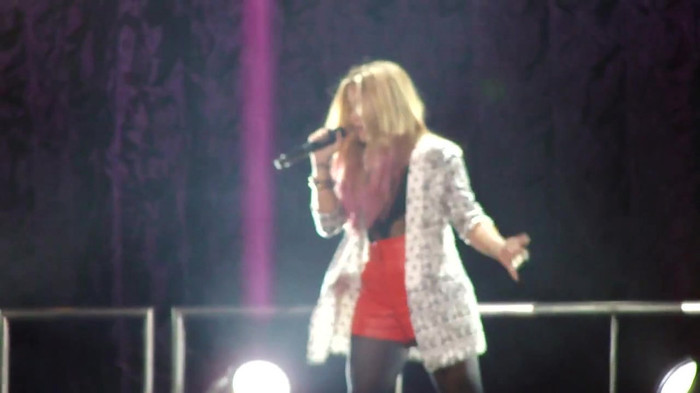 Entrance and All Night Long- Demi Lovato 05815 Entrance and All Night Long- Demi Lovato 05815