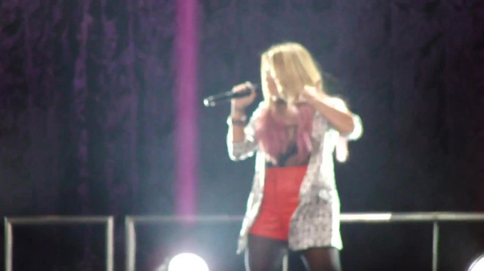 Entrance and All Night Long- Demi Lovato 05835 Entrance and All Night Long- Demi Lovato 05835