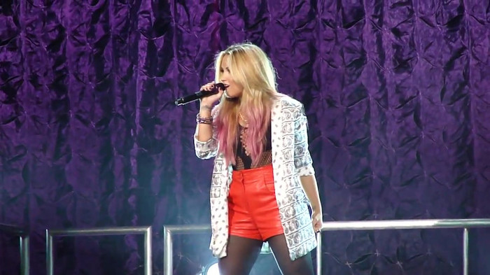 Entrance and All Night Long- Demi Lovato 07081 Entrance and All Night Long- Demi Lovato 07081