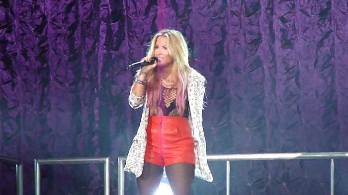 Entrance and All Night Long- Demi Lovato 07110 Entrance and All Night Long- Demi Lovato 07110