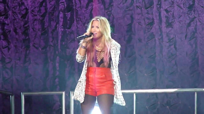 Entrance and All Night Long- Demi Lovato 07112 Entrance and All Night Long- Demi Lovato 07112