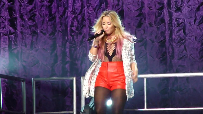 Entrance and All Night Long- Demi Lovato 07232 Entrance and All Night Long- Demi Lovato 07232
