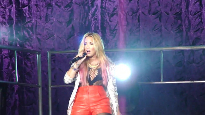 Entrance and All Night Long- Demi Lovato 07358 Entrance and All Night Long- Demi Lovato 07358