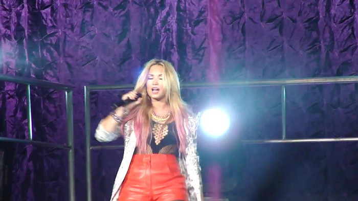 Entrance and All Night Long- Demi Lovato 07362 Entrance and All Night Long- Demi Lovato 07362