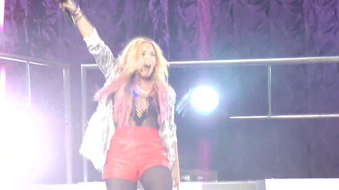 Entrance and All Night Long- Demi Lovato 07376 Entrance and All Night Long- Demi Lovato 07376