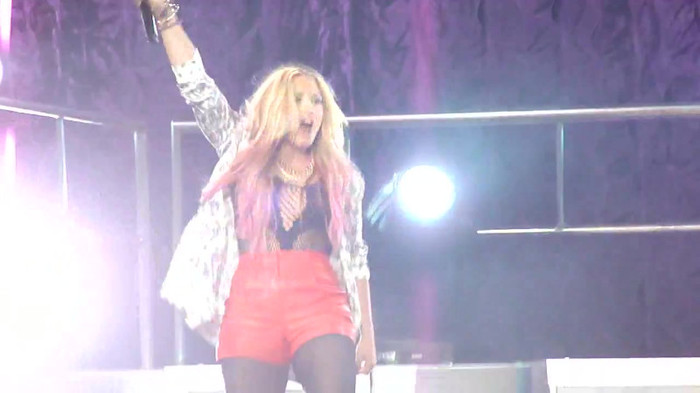 Entrance and All Night Long- Demi Lovato 07378 Entrance and All Night Long- Demi Lovato 07378