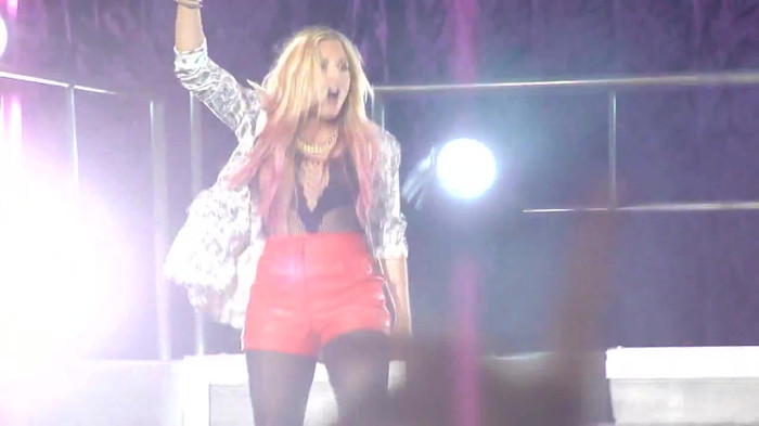 Entrance and All Night Long- Demi Lovato 07383 Entrance and All Night Long- Demi Lovato 07383