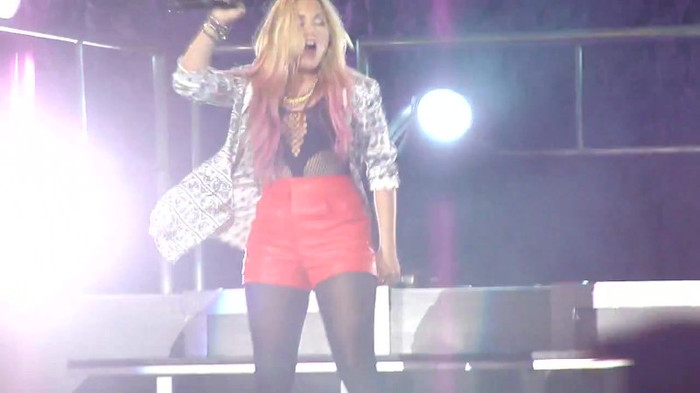Entrance and All Night Long- Demi Lovato 07388 Entrance and All Night Long- Demi Lovato 07388