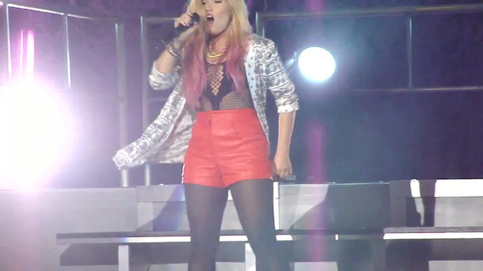 Entrance and All Night Long- Demi Lovato 07395 Entrance and All Night Long- Demi Lovato 07395