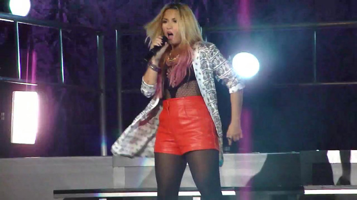 Entrance and All Night Long- Demi Lovato 07403 Entrance and All Night Long- Demi Lovato 07403