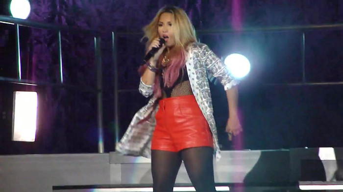 Entrance and All Night Long- Demi Lovato 07406 Entrance and All Night Long- Demi Lovato 07406