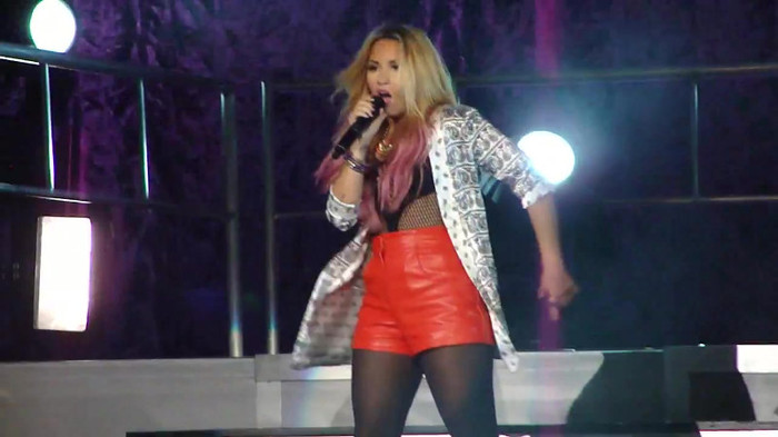 Entrance and All Night Long- Demi Lovato 07407 Entrance and All Night Long- Demi Lovato 07407