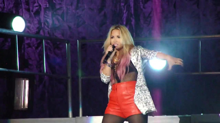Entrance and All Night Long- Demi Lovato 07420 Entrance and All Night Long- Demi Lovato 07420