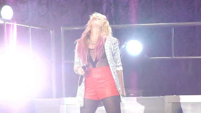 Entrance and All Night Long- Demi Lovato 07484 Entrance and All Night Long- Demi Lovato 07484