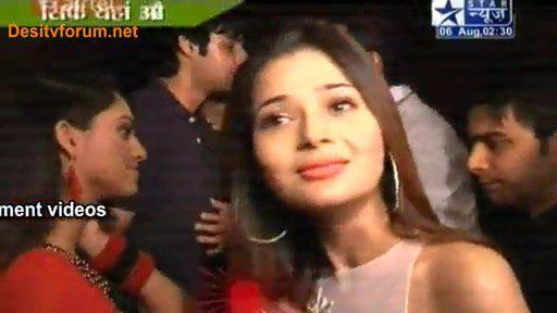 196036_309904212435470_146935802_n - sara khan13