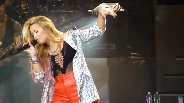 Entrance and All Night Long- Demi Lovato 09251