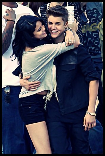 L: Copii mei chiar te adora :x J: Si eu pe ei :X