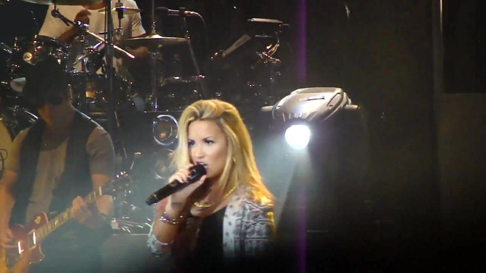 Entrance and All Night Long- Demi Lovato 09584 Entrance and All Night Long- Demi Lovato 09584