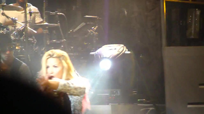 Entrance and All Night Long- Demi Lovato 09633 Entrance and All Night Long- Demi Lovato 09633