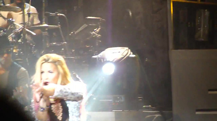Entrance and All Night Long- Demi Lovato 09640 Entrance and All Night Long- Demi Lovato 09640