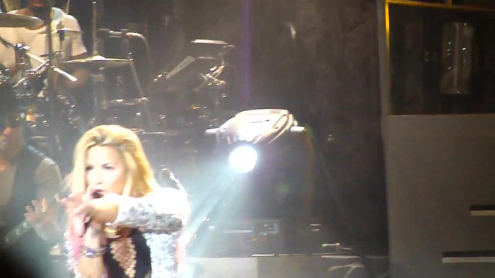 Entrance and All Night Long- Demi Lovato 09642 Entrance and All Night Long- Demi Lovato 09642